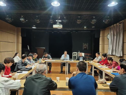 襄陽(yáng)市群眾藝術(shù)館組織召開 第十屆諸葛亮文化旅游節(jié) 百場(chǎng)群文展演 合同簽訂會(huì)議